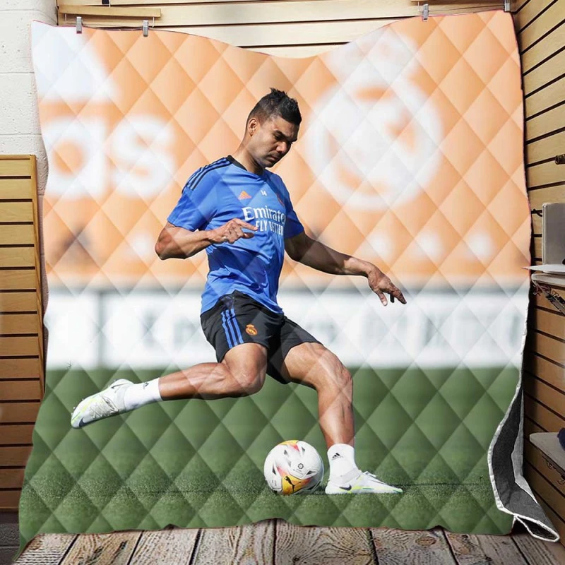 Casemiro Energetic Football Player Quilt Blanket