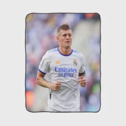 Confident Soccer Player Toni Kroos Fleece Blanket 1