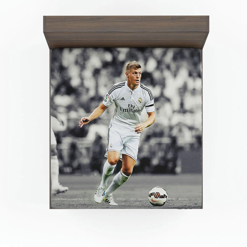 Determined Madrid Footballer Toni Kroos Fitted Sheet