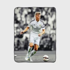 Determined Madrid Footballer Toni Kroos Fleece Blanket 1