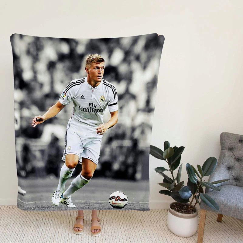 Determined Madrid Footballer Toni Kroos Fleece Blanket