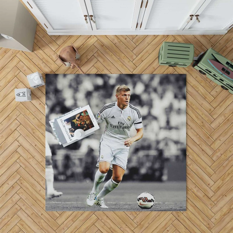 Determined Madrid Footballer Toni Kroos Rug