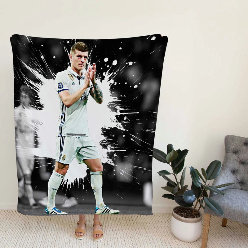 Fast Football Player Toni Kroos Fleece Blanket