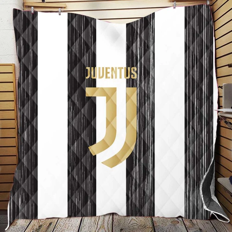 Juventus FC Strong Football Club Quilt Blanket