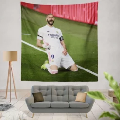 Karim Benzema Encouraging Football Player Tapestry