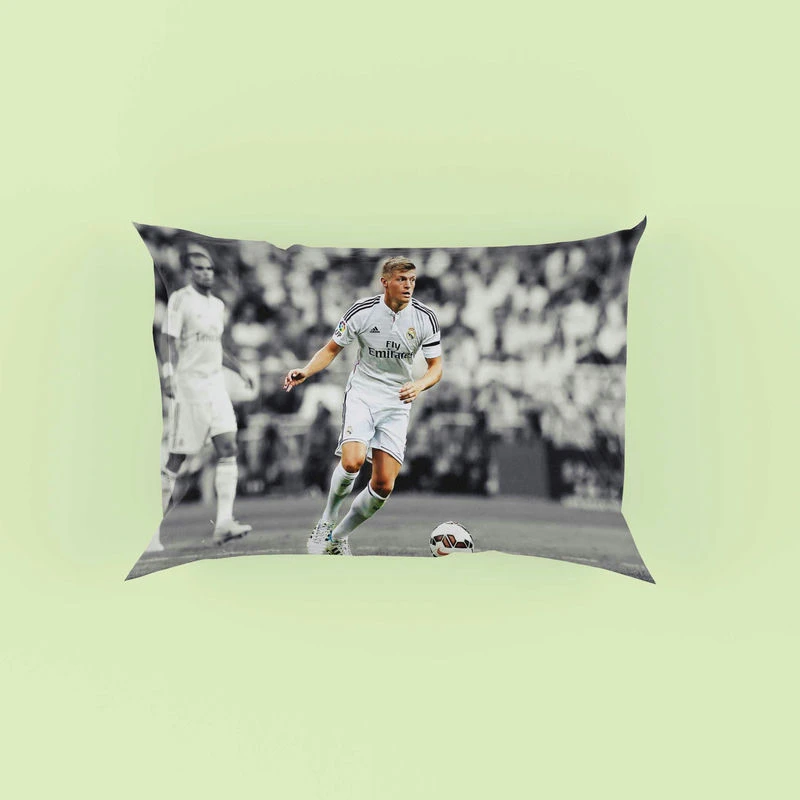 Determined Madrid Footballer Toni Kroos Pillow Case