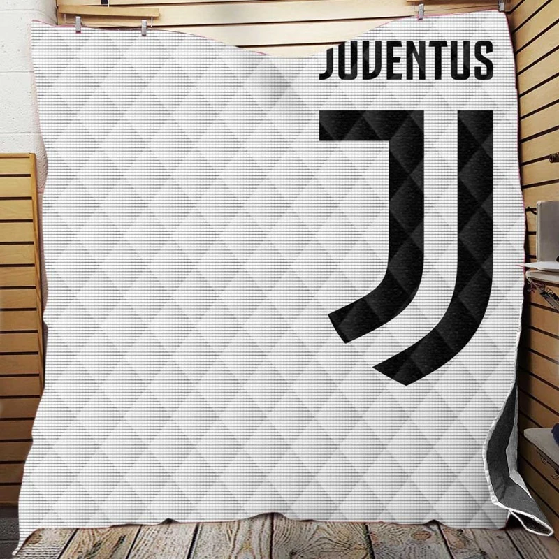 Persistent Football Club Juventus Logo Quilt Blanket