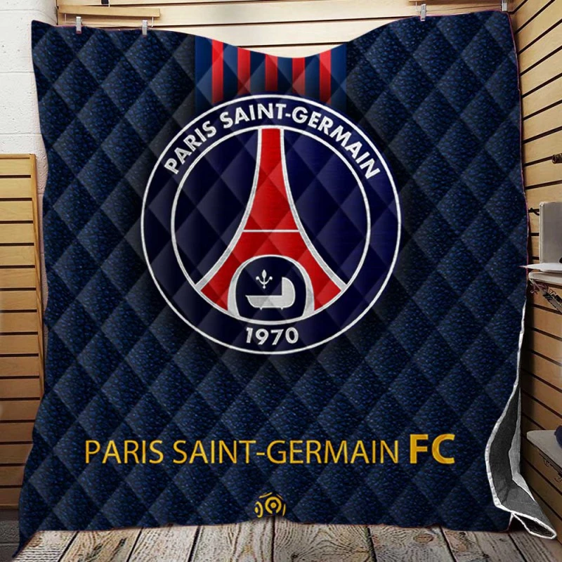 Top Ranked Ligue 1 Football Club PSG Logo Quilt Blanket