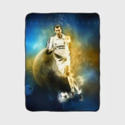 Zinedine Zidane Focused Madrid Footballer Fleece Blanket 1