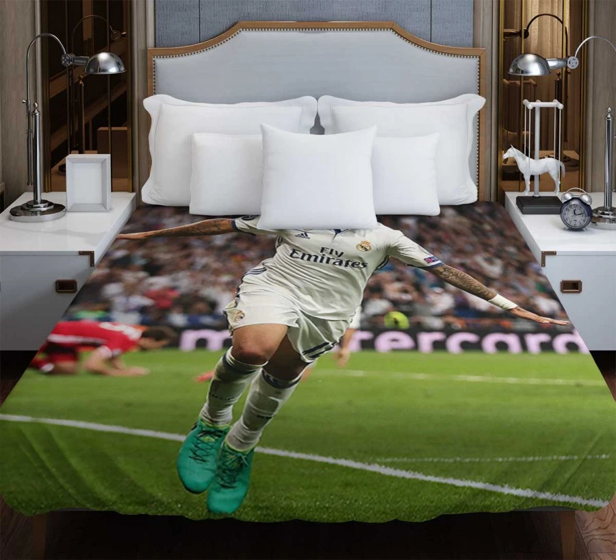 Committed sports Player Marcelo Vieira Duvet Cover