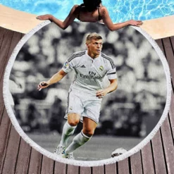 Determined Madrid Footballer Toni Kroos Round Beach Towel 1