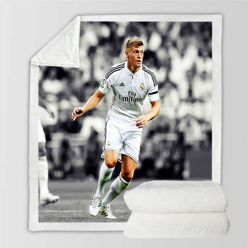 Determined Madrid Footballer Toni Kroos Sherpa Fleece Blanket