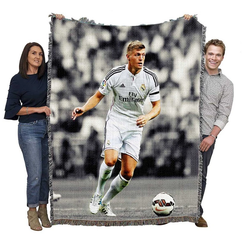 Determined Madrid Footballer Toni Kroos Woven Blanket