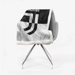 Encouraging Football Club Juventus Logo Sherpa Fleece Blanket 2