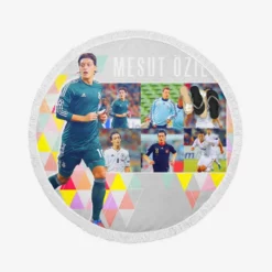 Encouraging Football Player Mesut Ozil Round Beach Towel