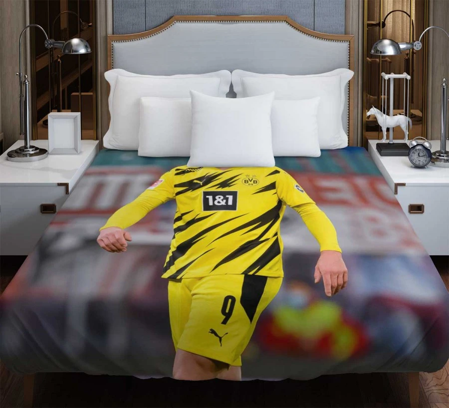 Erling Haaland Energetic Dortmund BVB Club Player Duvet Cover