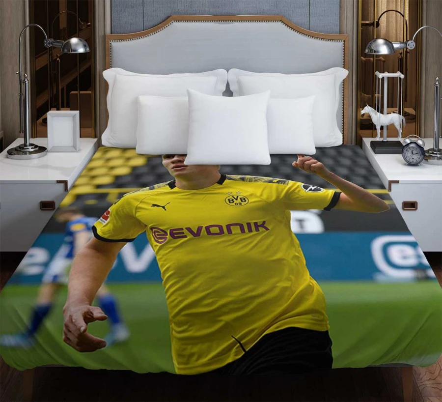 Erling Haaland Strong Dortmund BVB Club Player Duvet Cover