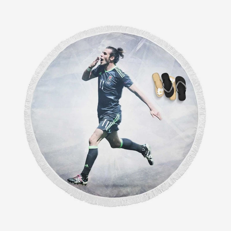 Excellent Welsh Football Player Gareth Bale Round Beach Towel