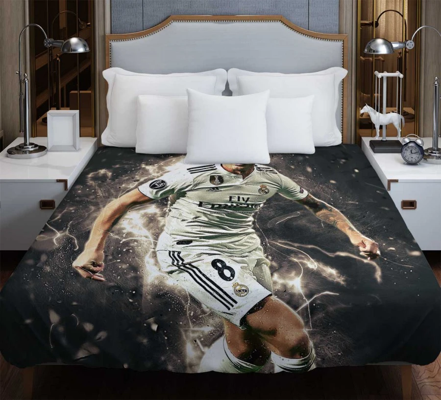 Extraordinary Football Player Toni Kroos Duvet Cover