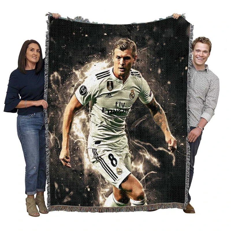 Extraordinary Football Player Toni Kroos Woven Blanket