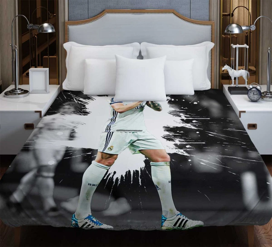 Fast Football Player Toni Kroos Duvet Cover