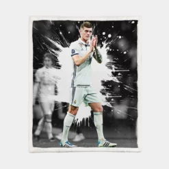 Fast Football Player Toni Kroos Sherpa Fleece Blanket 1