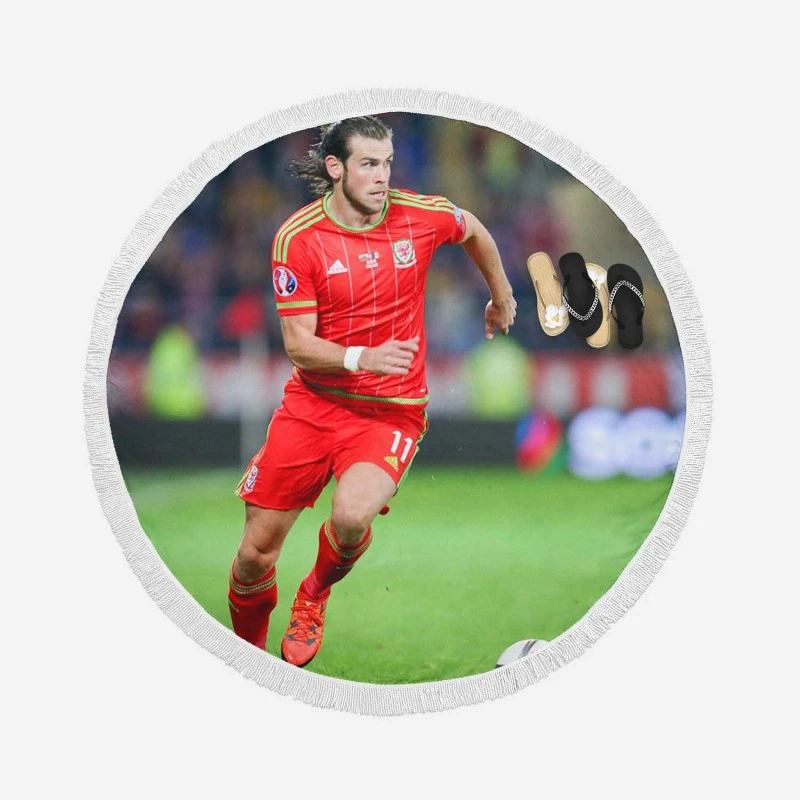 Gareth Bale in Welsh Red Jercey Round Beach Towel