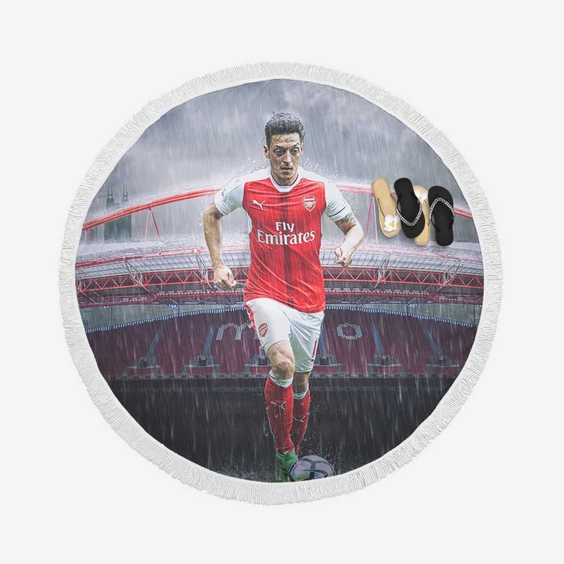 Healthy Sports Player Mesut Ozil Round Beach Towel