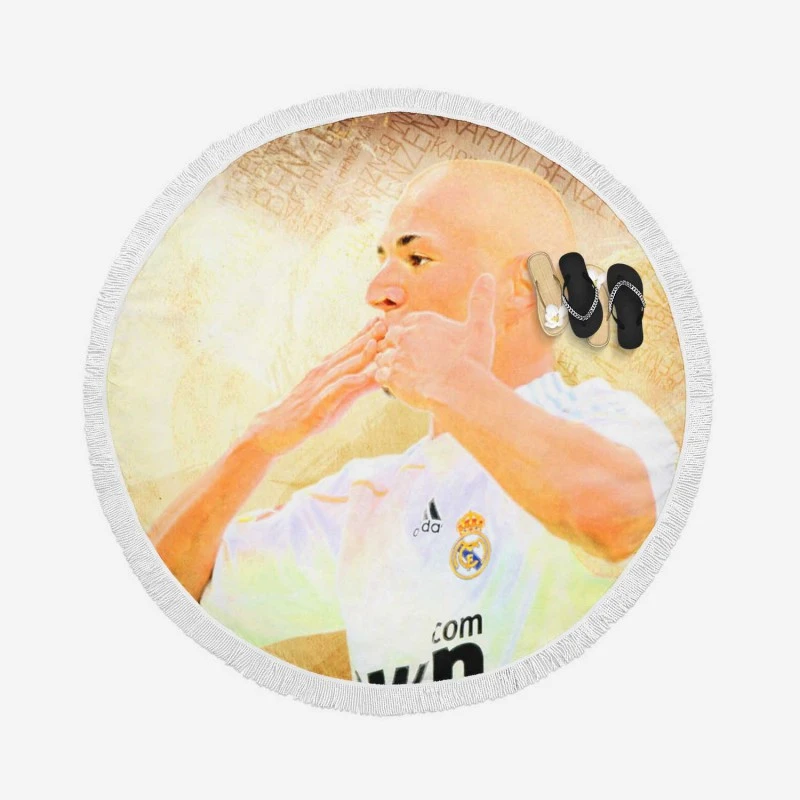 Karim Benzema Focused Football Player Round Beach Towel