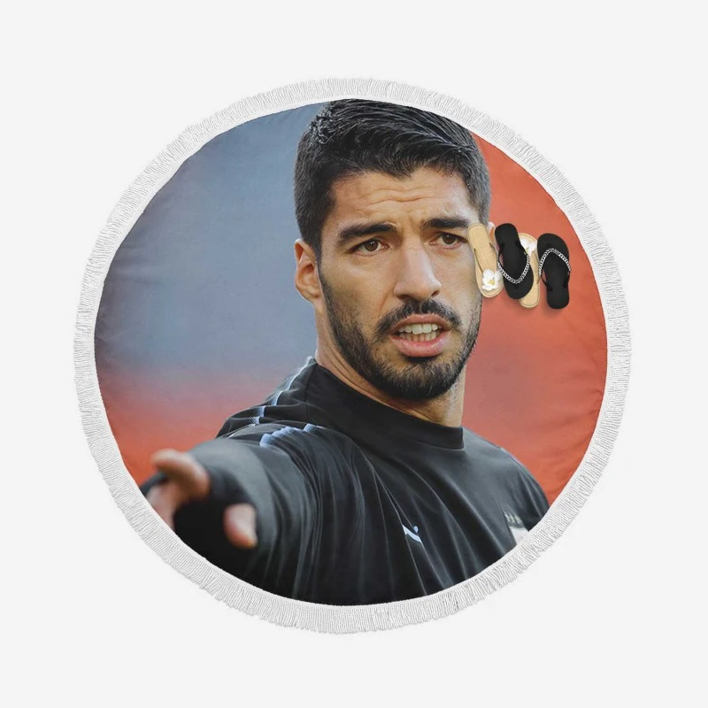 Luis Suarez in Black Jersey Round Beach Towel