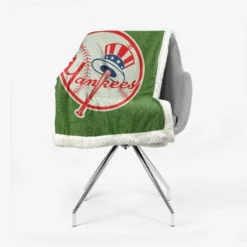 New York Yankees Ultimate MLB Club Sherpa Fleece Blanket 2