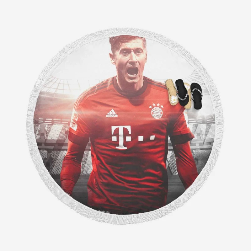 Robert Lewandowski Competitive Football Player Round Beach Towel