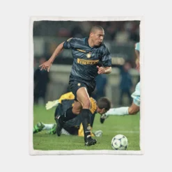 Ronaldo Nazario Inter Milan Sherpa Fleece Blanket 1