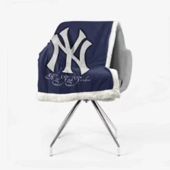 Sensational American MLB Club Yankees Sherpa Fleece Blanket 2