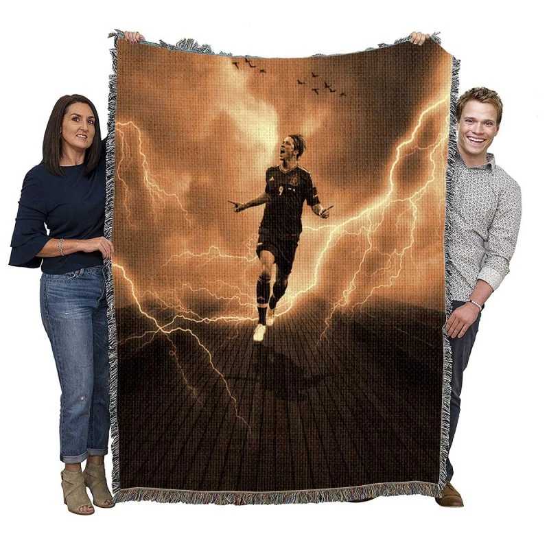 Spanish Strong Soccer Player Fernando Torres Woven Blanket