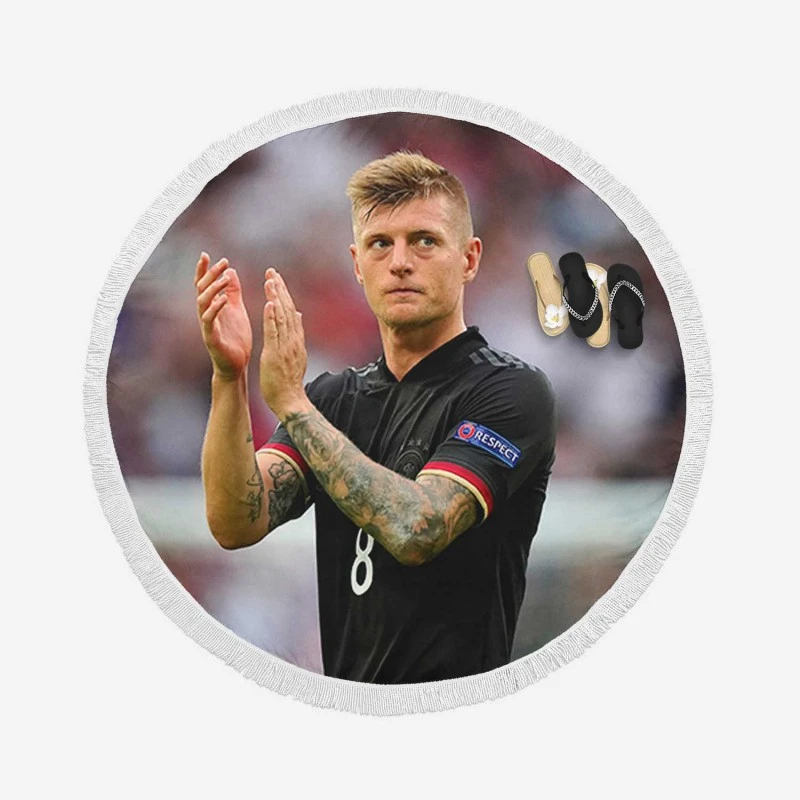 Sportive Football Player Toni Kroos Round Beach Towel