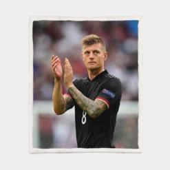 Sportive Football Player Toni Kroos Sherpa Fleece Blanket 1