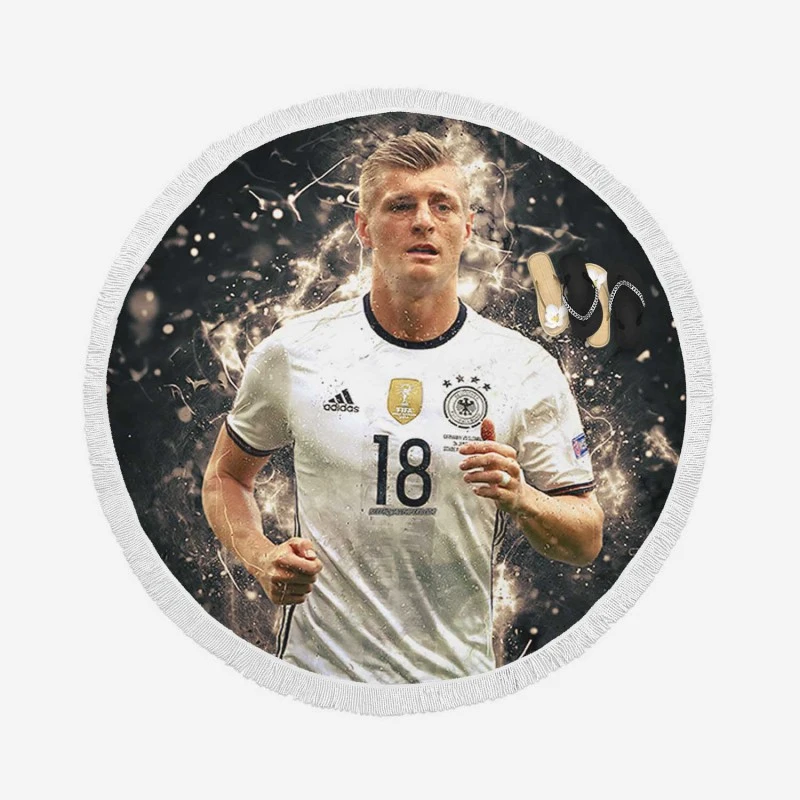 Toni Kroos Awarded Germany Sports Player Round Beach Towel