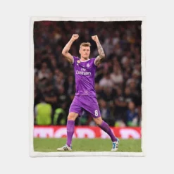 Toni Kroos Capable German Soccer Player Sherpa Fleece Blanket 1