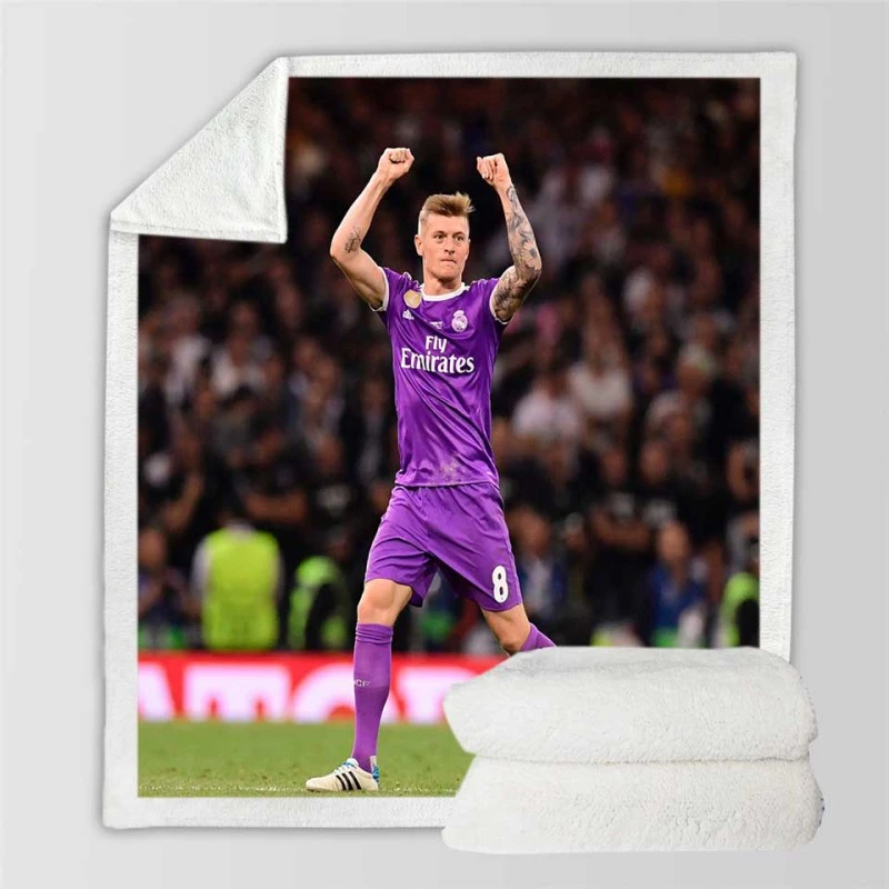 Toni Kroos Capable German Soccer Player Sherpa Fleece Blanket