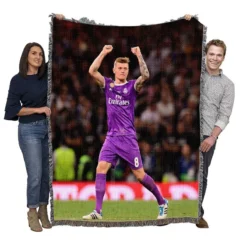 Toni Kroos Capable German Soccer Player Woven Blanket