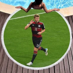 Toni Kroos Committed Gernamy Sports Player Round Beach Towel 1