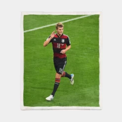 Toni Kroos Committed Gernamy Sports Player Sherpa Fleece Blanket 1