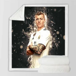 Toni Kroos Powerful Real Madrid Soccer Player Sherpa Fleece Blanket