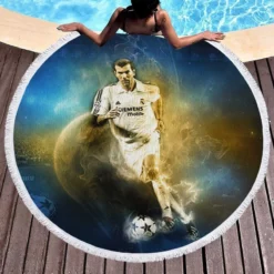 Zinedine Zidane Focused Madrid Footballer Round Beach Towel 1