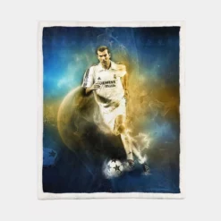 Zinedine Zidane Focused Madrid Footballer Sherpa Fleece Blanket 1