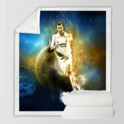 Zinedine Zidane Focused Madrid Footballer Sherpa Fleece Blanket