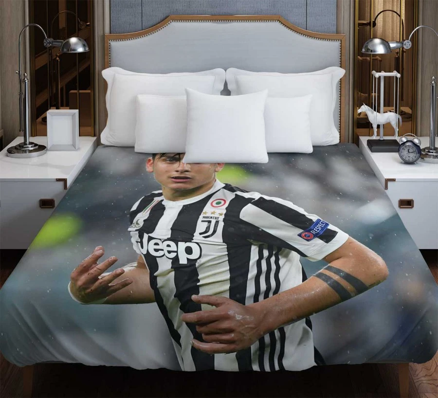 determined Juve Footballer Player Paulo Dybala Duvet Cover